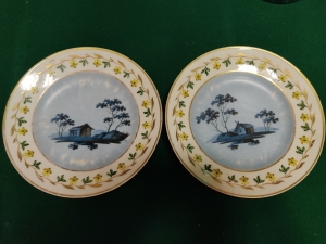 Две фарфоровые тарелки с пейзажем на голубом фоне. Мануфактура Попова.